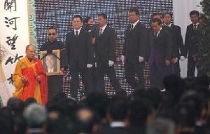 台"竹联帮"精神领袖陈启礼的遗体2007年10月18日运回台湾,预料各路