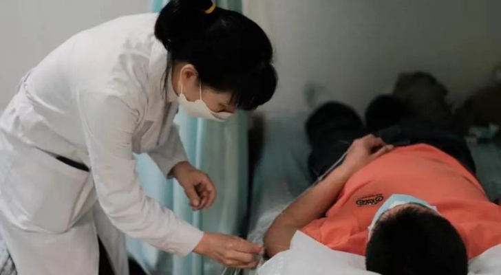 【视频】这个<em>韩国</em>妈妈真牛！把三个孩子送来学中医，自己也顺便读了个本科|<em>韩国</em>|本科_新浪新闻