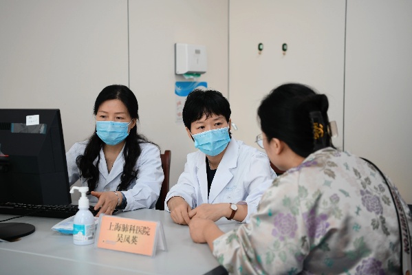 定期邀请上海<em>专家坐诊</em> 合肥市一院加入上海市肺科医院专科联盟