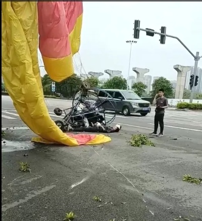 广西柳州发生一起<em>滑翔</em>伞坠落事故,回应:2人受伤,均无生命危险