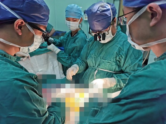 逆转世界性难题!39岁患者双下肢瘫痪卧床3个月,<em>上海</em>医生给了他重新站起来的希望
