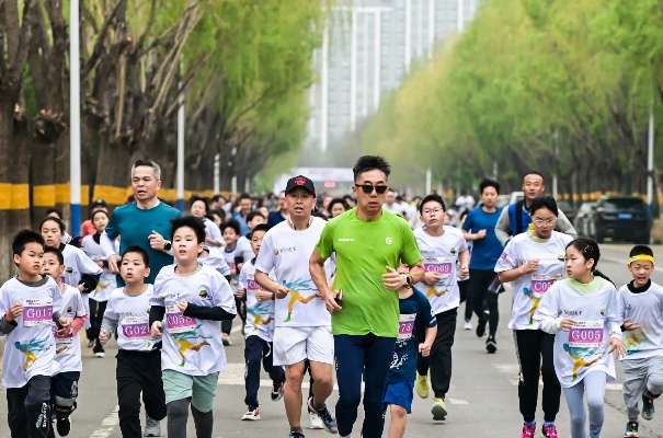 <em>顺义空港</em>街道迷你马拉松挑战赛开跑,500余名中外居民参加