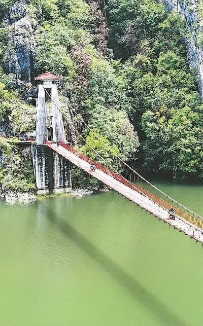 <em>重庆</em>的大桥(跨山越海中国桥)