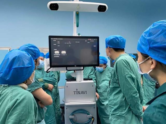 机器人“占据”手术台 武汉<em>医院骨科</em>机器人开始展露头角