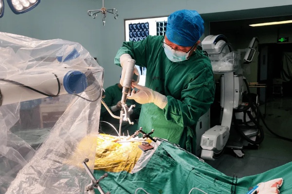 <em>骨科手术</em>机器人辅助腰椎后路侧弯矫形<em>手术</em>-<em>骨科</em>机器人<em>手术</em>病例