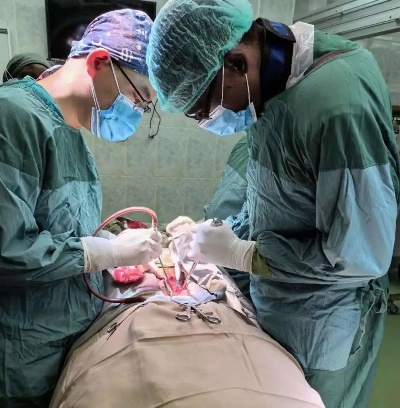 媒体报道|<em>山东省中医院</em>援外医疗队员为坦桑尼亚<em>脊柱外科</em>手术带来新技术