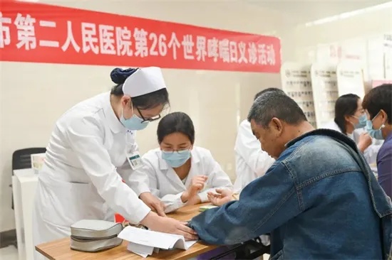 5月7日，潍坊市<em>第二人民医院</em>组织了一系列线上线下的呼吸健康科普直播及患教活动