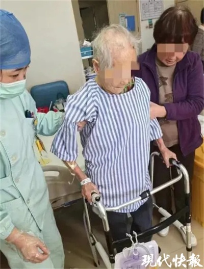 100岁老人跌倒<em>股骨颈骨折</em>，一年前已<em>骨折</em>过一次