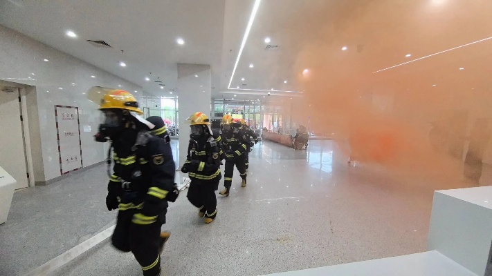 <em>北京友谊医院</em>顺义院区即将开诊，顺义消防在此开展灭火救援演习