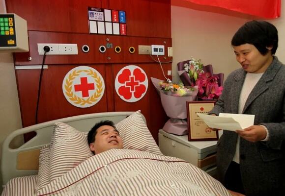 为白血病患儿不再在黑暗<em>中</em>等待，杭州33岁<em>骨科</em>医生捐献造血干细胞