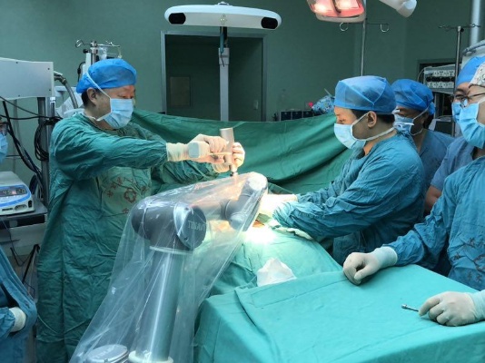 甘青宁首台<em>骨科</em>机器人手术在甘肃省人民医院成功开展