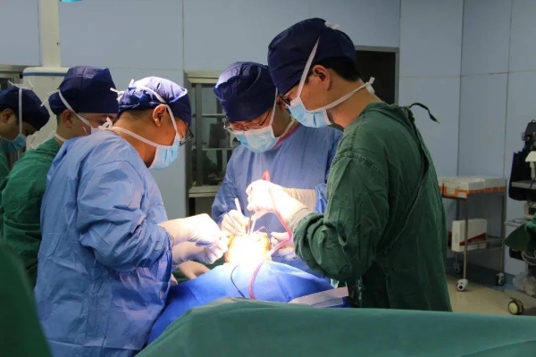 名医工作室丨龙海⇄上海，在<em>漳州</em>市第二<em>医院</em>就可以找上海<em>骨科</em>名医看病和手术了！
