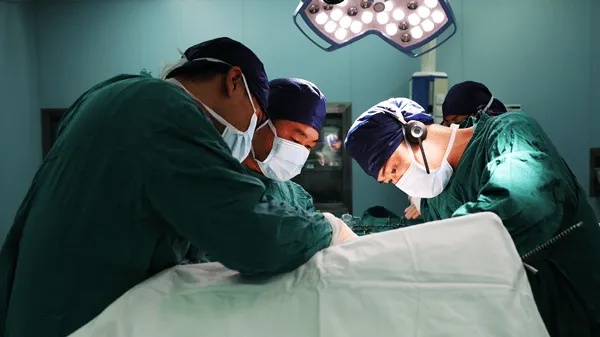 这种新疗法让不能接受<em>手术</em>的肝癌晚期病人看到希望 <em>上海</em>已有百余位患者受益