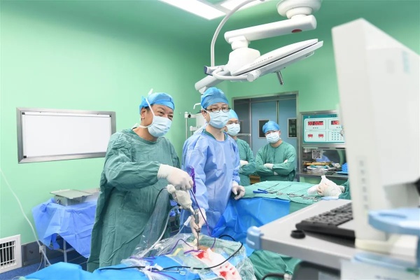 同济28位骨科专家到鄂州,与当地合作完成5台<em>骨科手术</em>