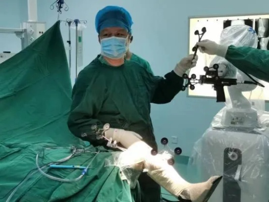 昆明市中医<em>医院</em>顺利开展首例机器人辅助膝关节单髁置换术