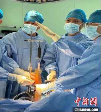 中新健康丨上海专家成功以微创手术为21岁<em>手腕骨折</em>女生复位、固定