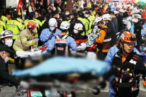 <em>韩国首尔</em>踩踏事故最新!151人死亡,一名中国公民遇难;尹锡悦发表电视讲话,宣布进入国家哀悼期