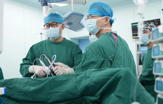 <em>安徽</em>省胸科医院完成一例高难度心肺大血管联合手术