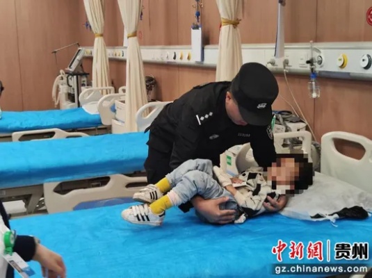 <em>贵州</em>一女童手指被砸断 铁路民警及时护送入院伤势稳定