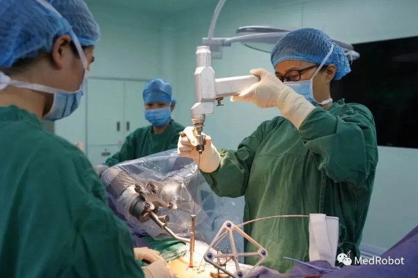 <em>漳州市</em>中<em>医院</em>：<em>骨科</em>手术机器人帮助患者大大缩短术后恢复时间|机器人|<em>骨科</em>|患者|手术|健康界