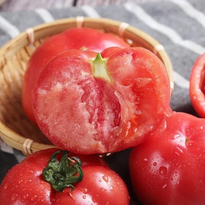 爱吃西红柿的注意:番茄<em>营养</em>价值高,但这2类人建议最好避免吃
