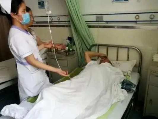 <em>重庆</em>丰都，82岁老人在<em>住院</em>期间，趁医生护士不注意，偷偷溜回家，第二天，老人在家中