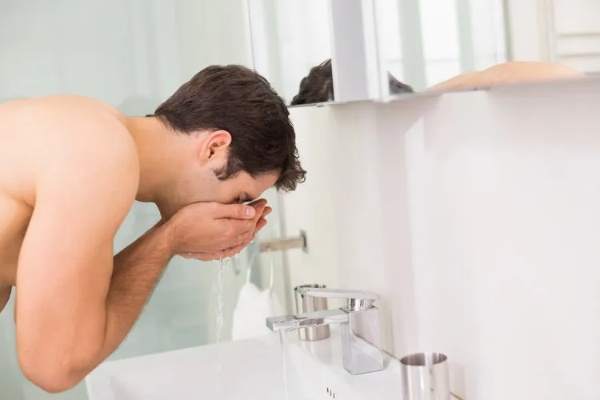 这么多年,你真的会洗脸吗?<em>医生</em>警告:一种洗脸方式或诱发癌症