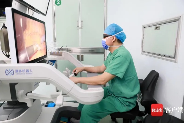 三亚中心<em>医院外科</em>手术进入“机器人时代”