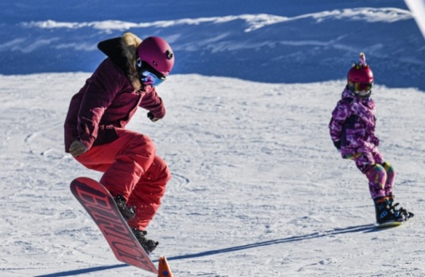雪道尽头是<em>骨科</em>？普通人参与滑冰滑雪，如何避免受伤？