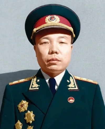 萧华：最年轻的开国上将，17岁的少共国际师政委，创作红色经典《<em>长征</em>组歌》