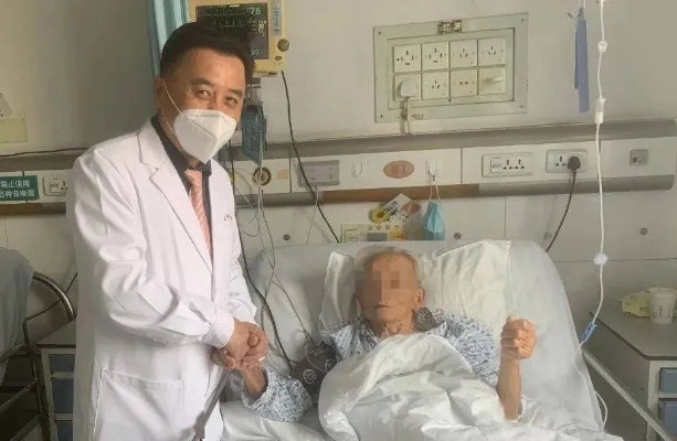 <em>良乡医院骨科</em>团队成功为百岁老人实施髋部骨折手术