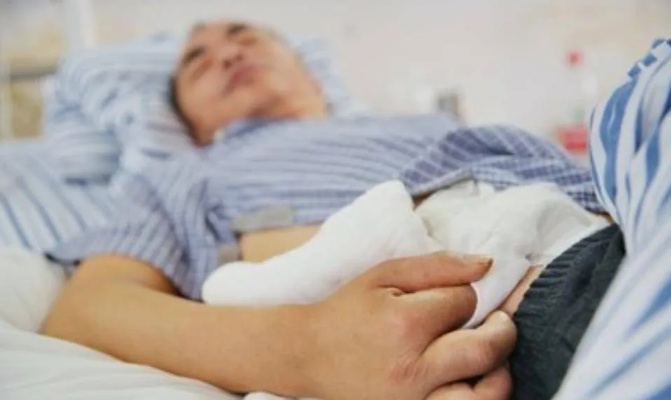 82岁女性患者，跌倒至左髋部<em>疼痛</em>，<em>骨科</em>手术后损害得以最终控制