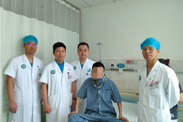 <em>唐都医院</em>廖博教授完成首例“颈胸段先天性脊柱畸形合并脊髓疝术后翻修”病例