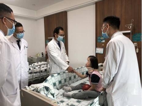 <em>珠海</em>：福利院11岁女童险截瘫，<em>骨科</em>机器人助力医生完成高难度手术