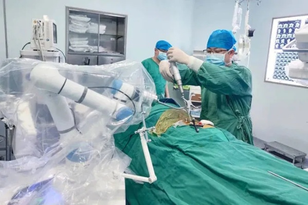 医生为什么要用<em>脊柱外科</em>机器人?能带给医生哪些好处