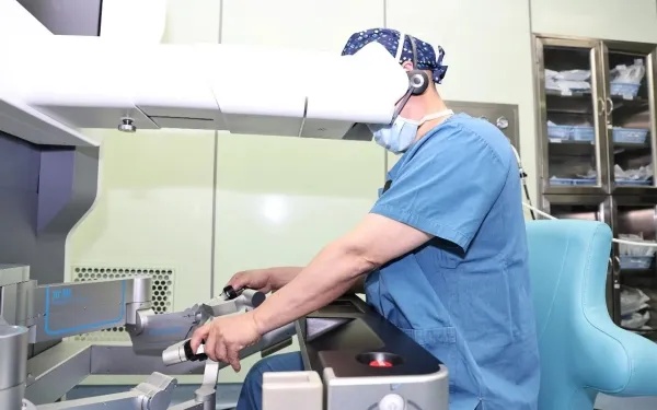 从<em>上海</em>到海上 长海<em>医院</em>成功实施5G超远程机器人手术