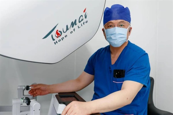 中国造<em>机器人</em>“上岗”“0.8厘米微孔”治疗老人“结肠癌”