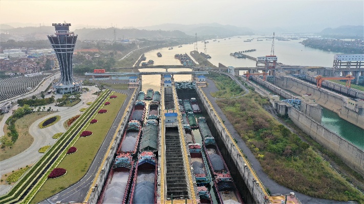 西江<em>长洲</em>船闸一季度过货量同比增56%成连接粤港澳水运大通道