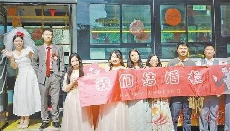 下一站，幸福 <em>涵江</em>一对新人用公交车当婚.来自湄洲日报-微博