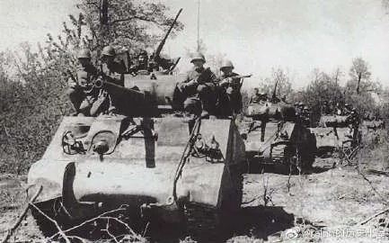 1944年<em>苏军</em>机械化第3军的美制M4A2谢尔曼坦.来自ralph的历史小屋-微博