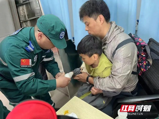 <em>张家界</em>：6岁男童不慎受伤 旅游医生全程救治脱险