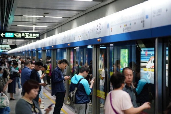 返程客流逐步回升，今明两天<em>广州</em>地铁部分线路推迟收车