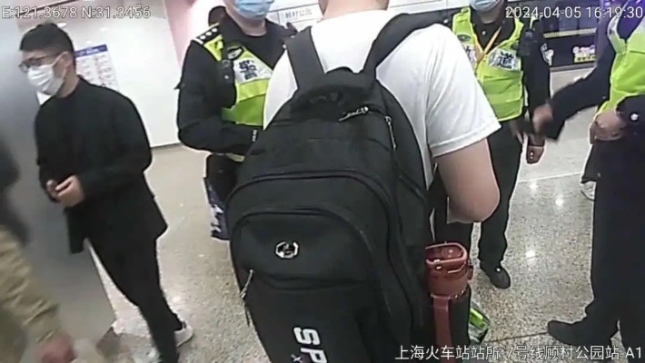 多次在上海地铁强送纸巾、小<em>礼品</em>并要乘客扫码，男子被行拘