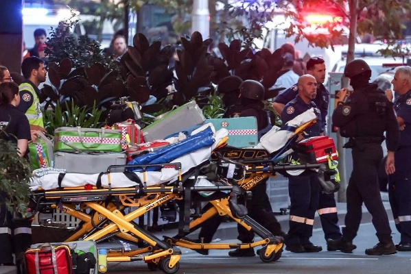 <em>悉尼</em>购物中心持刀凶手动机不明，警方称不排除恐怖主义可能性