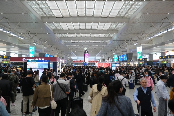 铁路<em>上海</em>站迎“五一”客流最高峰，预计今天发送65万人次