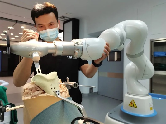 首款国产全膝关节手术机器人将实现量产，和华外科创新中心在<em>北京</em>经开区建成启用-The...