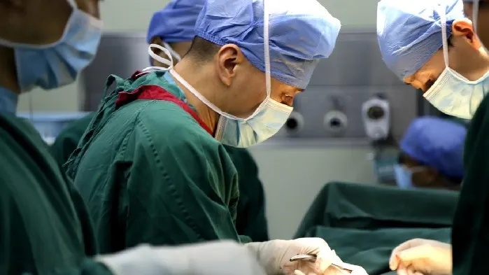 <em>骨科</em>医生刘明：每一次手术都是生命的置换