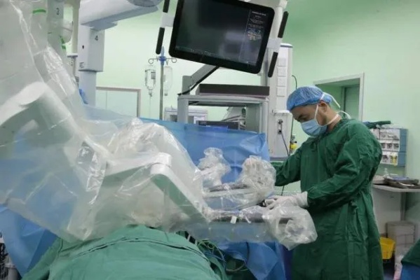 昆明<em>市延安医院</em>机器人辅助尿路修复创下三个云南第一