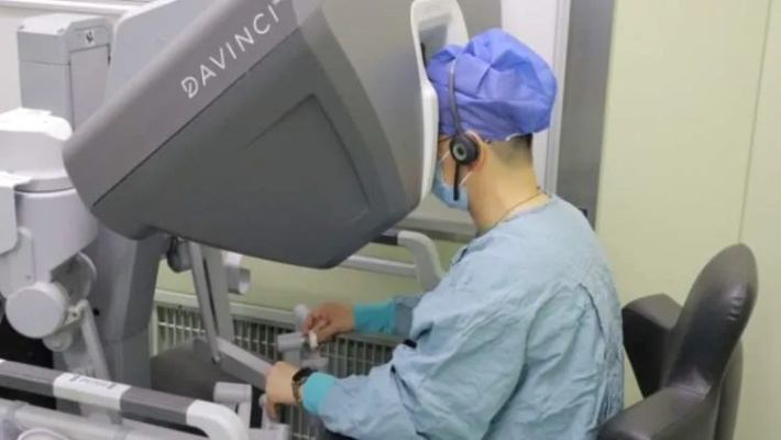医学治疗的“微时代”上海这家<em>医院</em>达芬奇机器人可以从小开到大，覆盖<em>儿童</em>至成人全生命周期