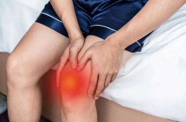 膝盖疼怎么办？<em>骨科医生教你</em> 1 个简单动作来缓解|血管|关节|髋关节|肌肉|关节炎_网易订阅